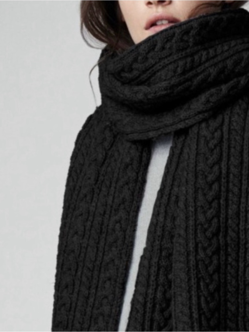 Canada Goose x Mackie Chunky
Wool Knit black Scarf